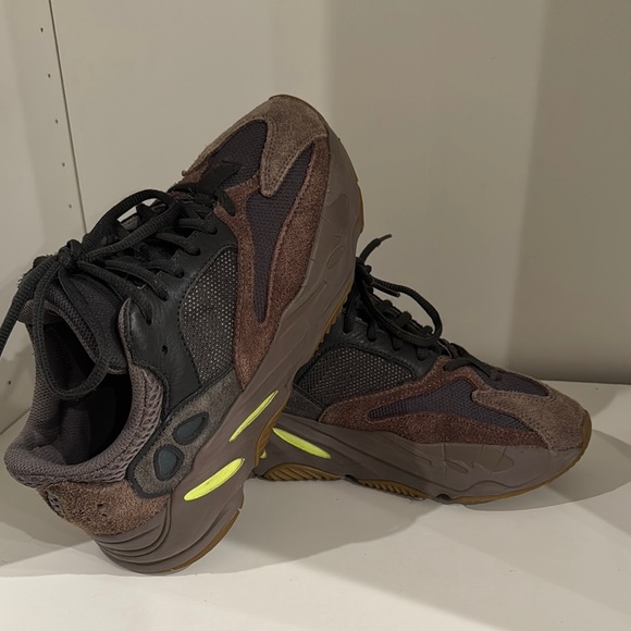Yeezy Boost 700 “Wave Runner” - Picture 4 of 5